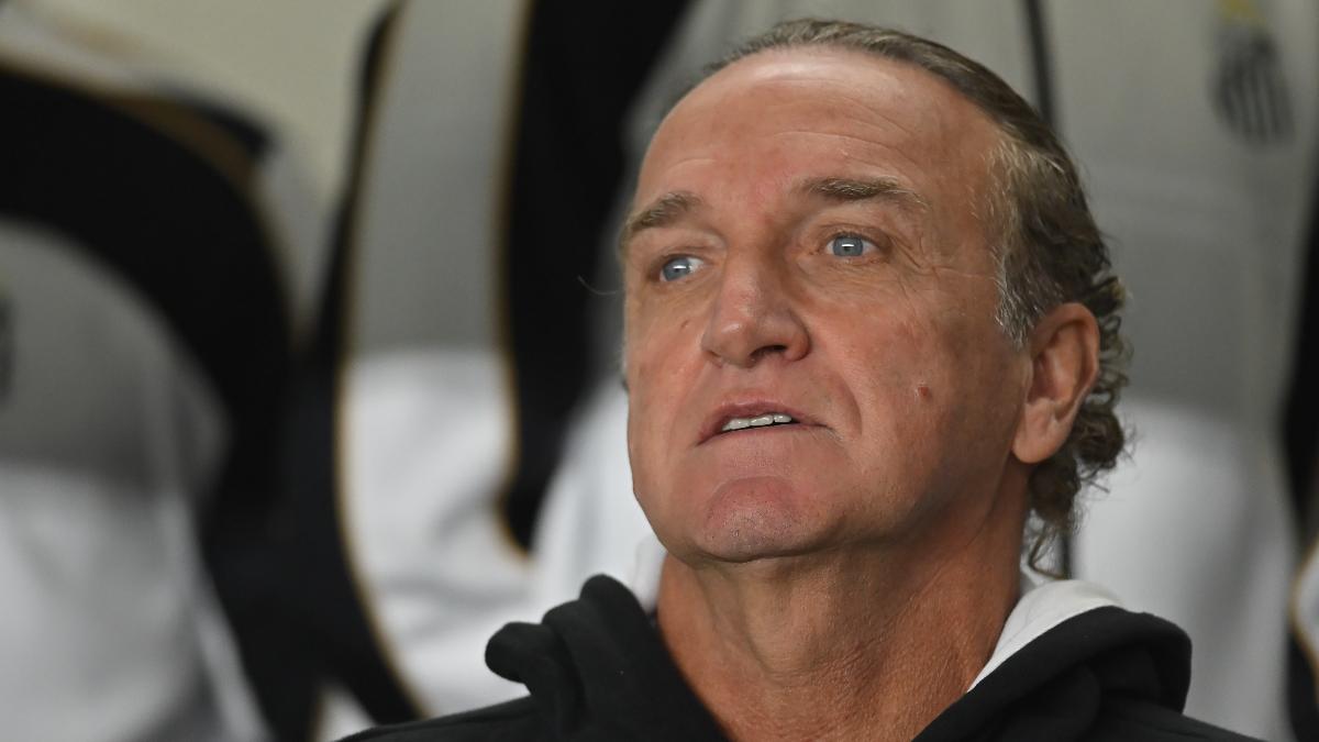 Cuca escala Neymar no Santos contra Chape e exalta comportamento do elenco