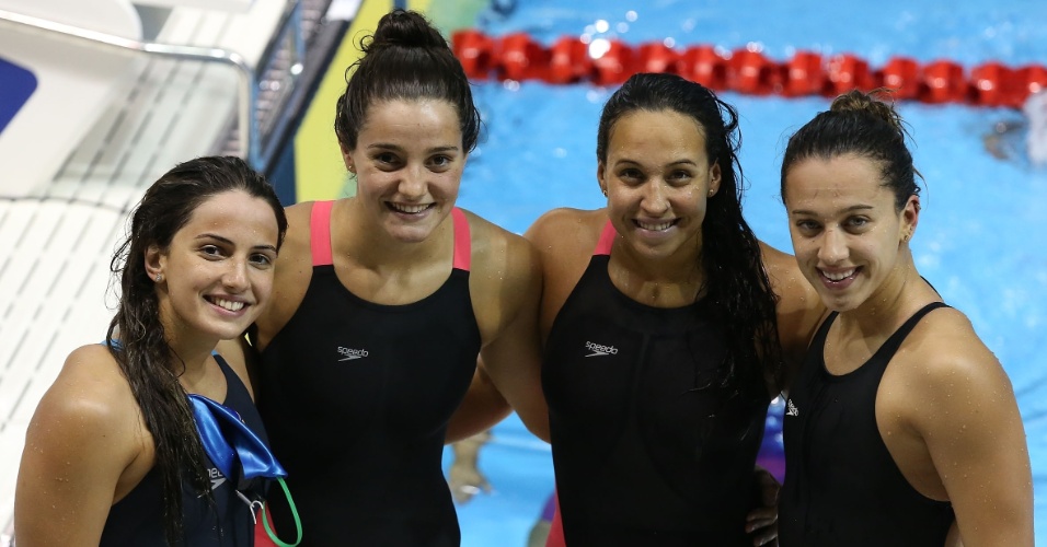 Equipe brasileira depois da eliminatória dos 4x200 livre feminino. Quarteto anotou o terceiro melhor tempo