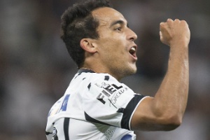 Jadson celebra atuação de 90 minutos em reestreia na Arena corintiana