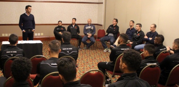 Alberto Valentim em sua preparação aos jogadores do Vasco em Curitiba - Carlos Gregório Júnior / Vasco - Carlos Gregório Júnior / Vasco