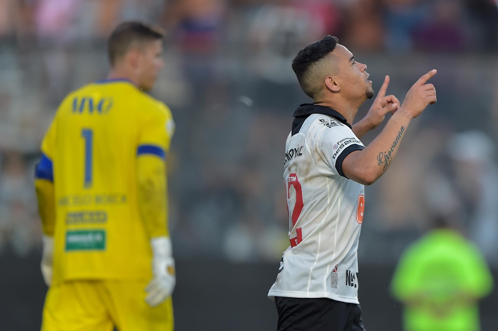 Resultado de imagem para Vasco vence o Fortaleza por 1 a 0