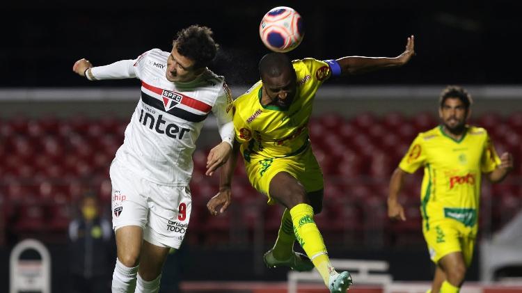 Disputa durante a partida entre São Paulo e Mirassol - Rubens Chiri / saopaulofc.net - Rubens Chiri / saopaulofc.net