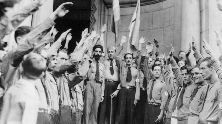 Nos anos 30, Hélio Gracie foi membro do integralismo, o fascismo ...