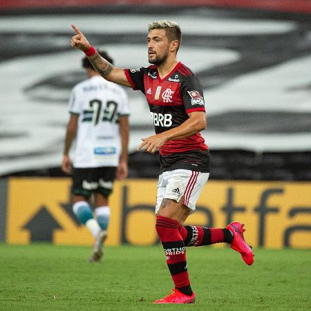 Arrascaeta celebra gol do Flamengo sobre o Coritiba, no Maracanã - Alexandre Vidal / Flamengo
