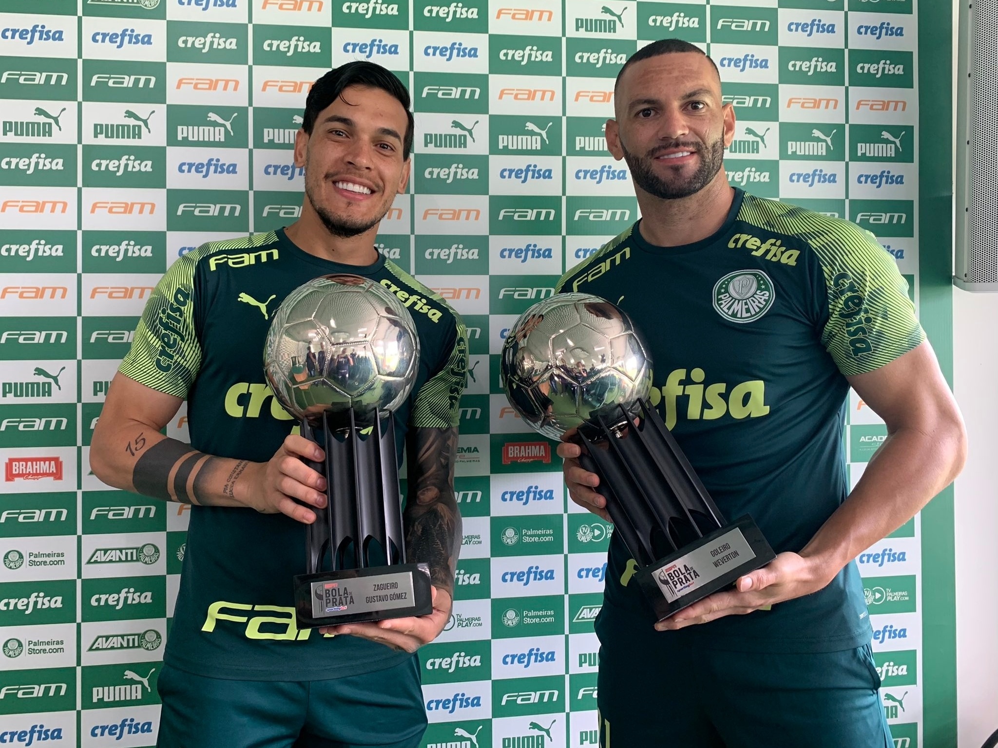 Gómez afaga Weverton após discussão e fala em “seguir fazendo história” na Libertadores