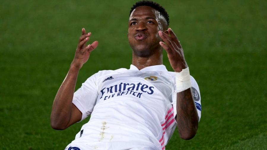 Vinicius Junior comemora seu gol pelo Real Madrid contra o Liverpool pela Liga dos Campeões - Diego Souto/Quality Sport Images/Getty Images