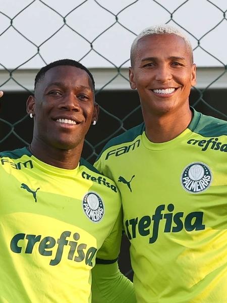 Patrick de Paula e Deyverson durante treino do Palmeiras na Academia de Futebol - Cesar Greco/Palmeiras