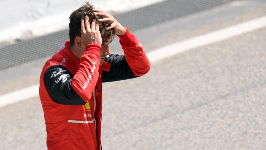 Charles Leclerc, da Ferrari, lamenta problema no carro e abandono de prova - Reprodução Web: // LLUIS GENE / AFP