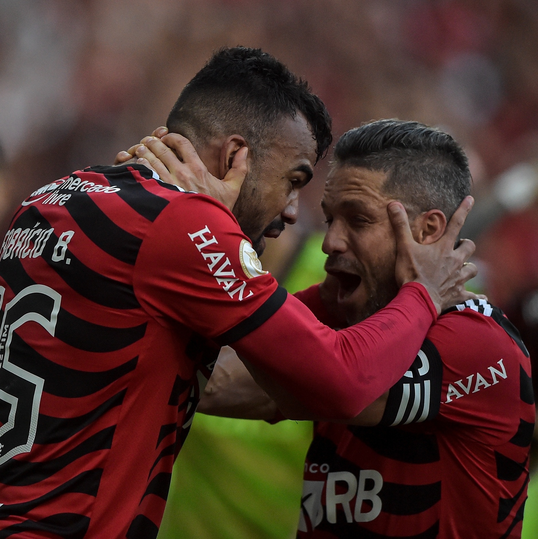 Flamengo vence Emelec com drama nos pênaltis e avança na Libertadores