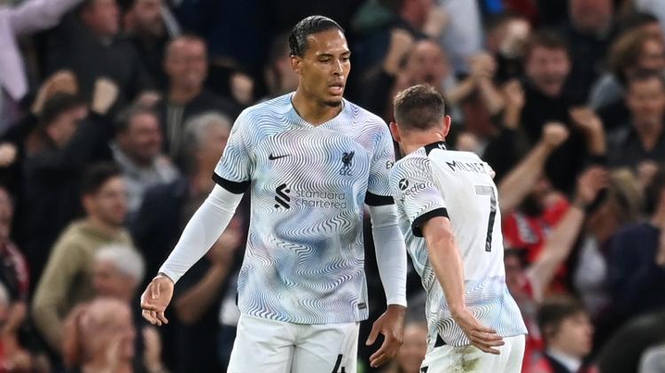 Van Dijk e Milner, do Liverpool, discutem após gol sofrido para o Manchester United - Michael Regan/Getty Images - Michael Regan/Getty Images