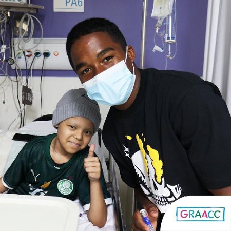 Endrick, do Palmeiras, visita o GRAACC em véspera do Dia das Crianças - Reprodução/Instagram
