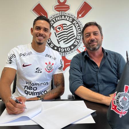 Lucas Veríssimo assina contrato com o Corinthians