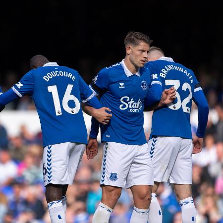 Jogadores do Everton, da Inglaterra, durante partida pelo Campeonato Inglês