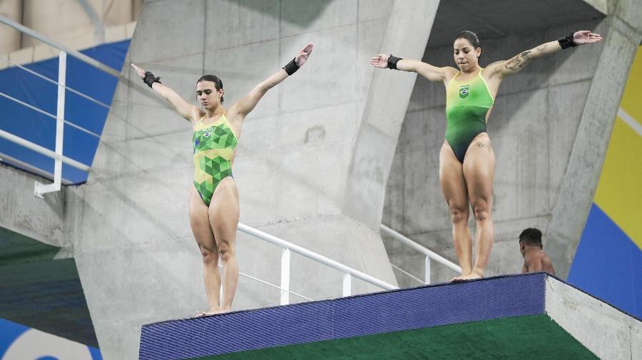 Giovanna Pedroso e Ingrid Oliveira durante treino de saltos ornamentais no Pan