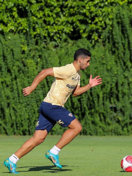 Michel Araújo durante treino do São Paulo