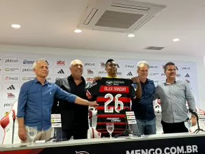 Alex Sandro revela que Tite e ex-companheiros pesaram em escolha pelo Fla