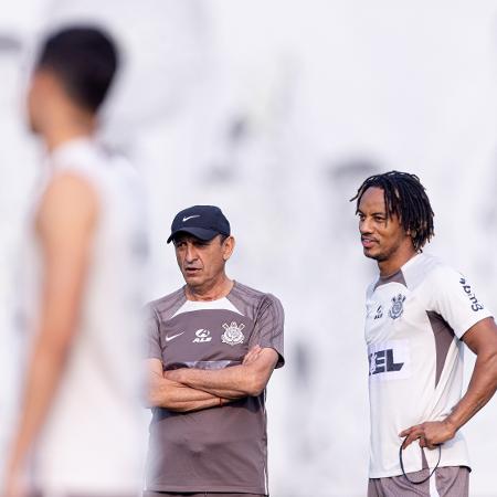 Ramón Díaz e André Carrillo - Rodrigo Coca/Agência Corinthians