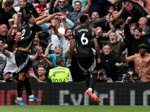 Com gol de Gabriel Magalhães, Arsenal vence clássico contra o Tottenham