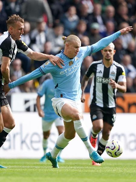 Haaland, do Manchester City, em ação no jogo contra o Newcastle, pelo Inglês