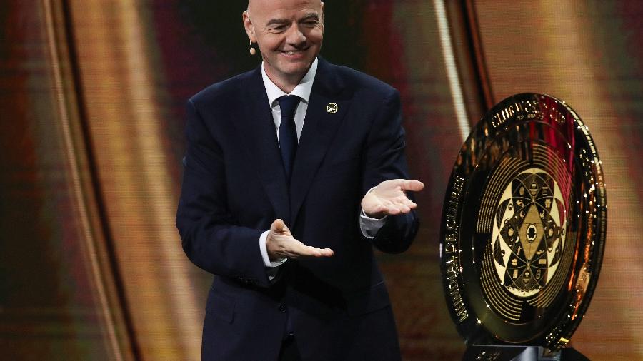 Presidente da Fifa, Gianni Infantino apresenta o troféu do Mundial de Clubes 2025