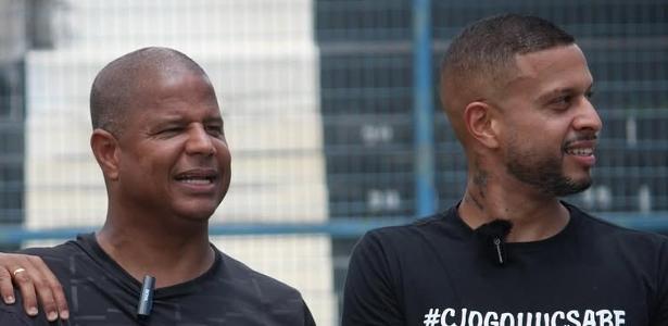 Marcelinho garante vaga de analista da base para seu filho no Corinthians