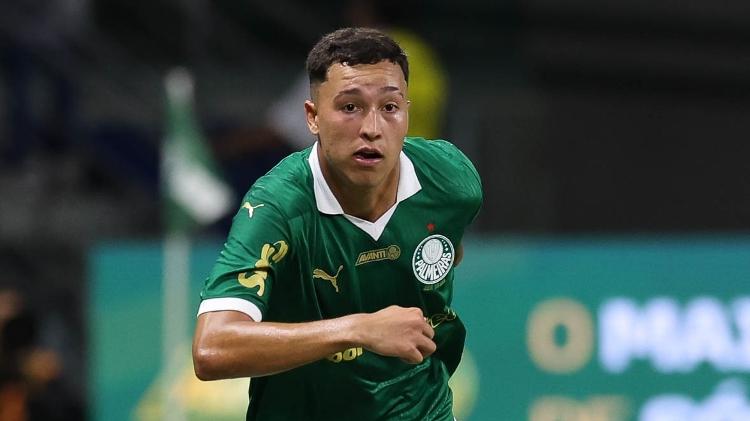 Thalys, atacante do Palmeiras, em jogo contra a Portuguesa pelo Paulistão