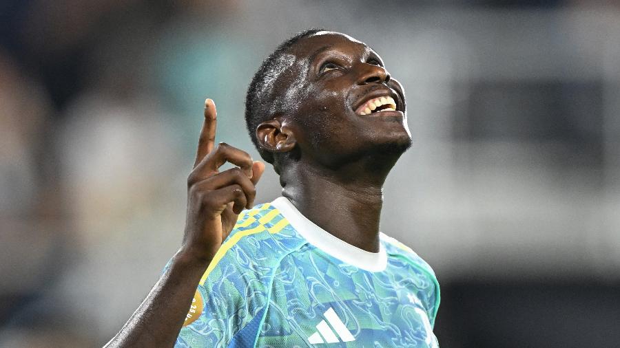 Kolo Muani, da Juventus, celebra gol sobre o Al Ain em partida do Mundial Kolo Muani, da Juventus, celebra gol sobre o Al Ain em partida do Mundial