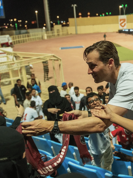 Ben Harburg é o único proprietário estrangeiro de um clube da liga saudita Ben Harburg é o único proprietário estrangeiro de um clube da liga saudita