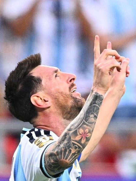 Messi comemora gol da Argentina sobre a Argélia em jogo da Copa do Mundo