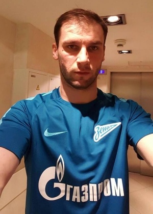 Defensor divulgou foto com a camisa do Zenit, onde será companheiro de três jogadores brasileiros - Twitter/Reprodução