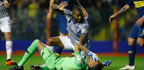 Cruzeiro saiu derrotado em jogo marcado por expulsão de Dedé no segundo tempo - Demian Alday/Getty Images