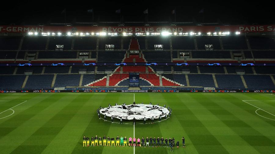 PSG e Borussia Dortmund se enfrentaram em Paris com portões fechados pelas oitavas da Champions - AFP PHOTO / GETTY / UEFA