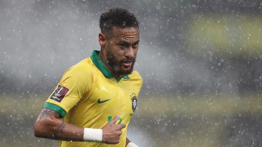Neymar, em ação pela seleção brasileira, pode deixar o PSG na próxima temporada - Buda Mendes/Getty Images
