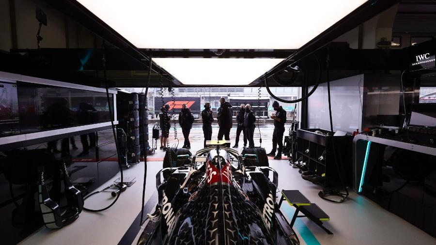 Mercedes se prepara para entrar na pista em Nurburgring -  Steve Etherington/Divulgação