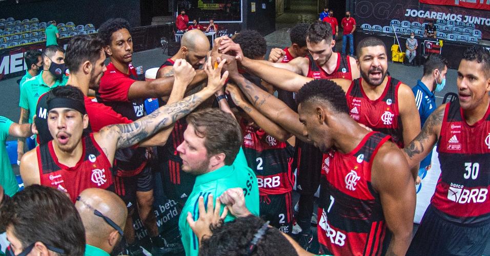 FlaBasquete no segundo jogo da semifinal da NBB. Equipe rubro negra venceu novamente o Paulistano, por 81 a 75