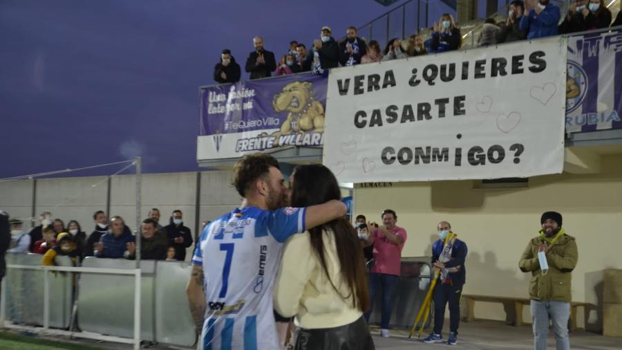 Antonio Vera, jogador do Formac Villarrubia, foi pedido em casamento após partida na Espanha - Divulgação/Formac Villarrubia