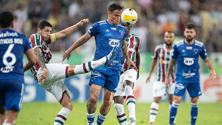 Nino e Edu disputam bola em Fluminense x Cruzeiro, pela Copa do Brasil - Jorge Rodrigues/AGIF
