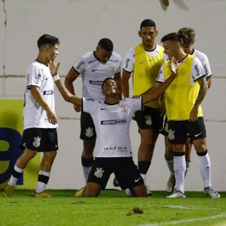 Wesley, do Corinthians, comemora gol contra o Comercial pela Copinha - Rodrigo Gazzanel / Agência Corinthians