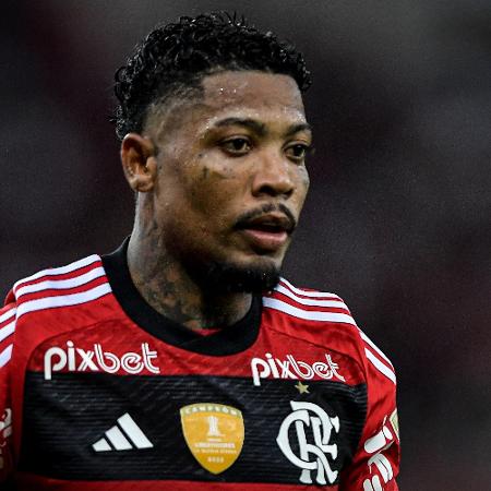Flamengo anuncia multa e afastamento de Marinho por questões disciplinares