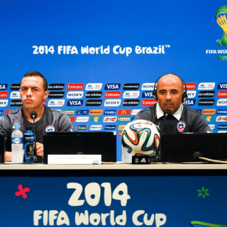 Marcelo Diaz e Jorge Sampaoli, na Copa do Mundo 2014 - Reprodução