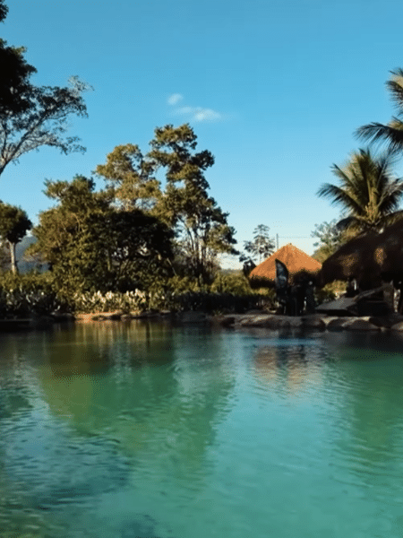 Foto do lago artificial construído na mansão de Neymar em Mangaratiba