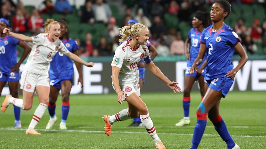 Harder comemora gol da Dinamarca contra o Haiti na Copa Feminina
