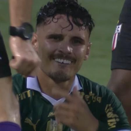 Raphael Veiga teve o dente quebrado em Palmeiras x Botafogo-SP no Campeonato Paulista