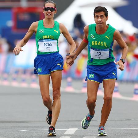 Viviane Lyra e Caio Bonfim na prova do revezamento da marcha atlética nas Olimpíadas de Paris