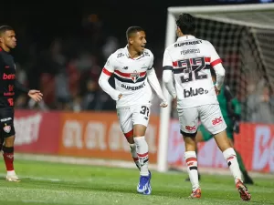 São Paulo renova com atacante de 18 anos até o final de 2028