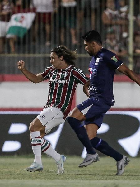 Canobbio disputa bola em jogo do Fluminense com o Maricá - Lucas Merçon/Fluminense FC