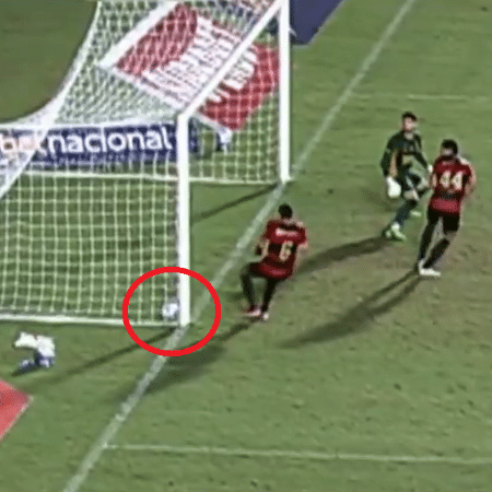 Dúvida sobre essa bola não deveria existir Dúvida sobre essa bola não deveria existir