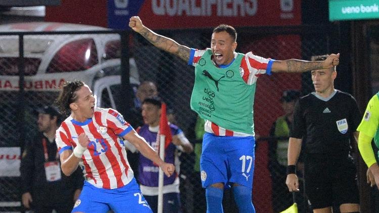 Galarza comemora gol do Paraguai sobre o Uruguai em duelo das Eliminatórias Galarza comemora gol do Paraguai sobre o Uruguai em duelo das Eliminatórias