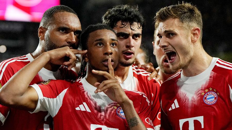 Olise pediu silêncio aos torcedores ao garantir a vitória para os alemães já nos minutos finais - S. Mellar/FC Bayern via Getty Images