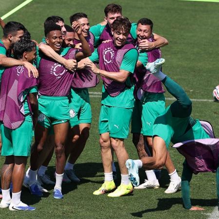 Último treino do Palmeiras para duelo com Inter Miami, no Mundial, teve clima leve
